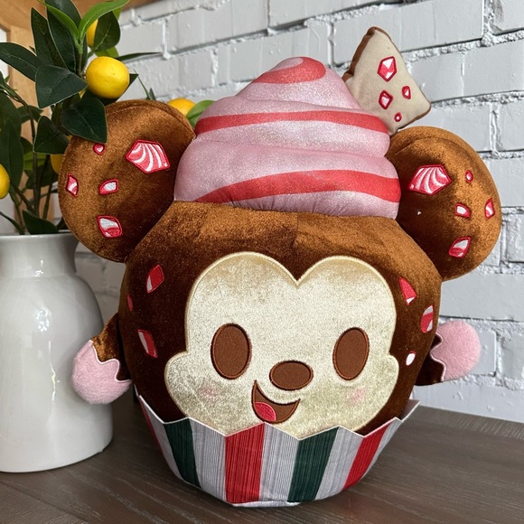 Disney Mickey Mouse Peppermint Bark Cupcake Munchling - Picture 7 of 9